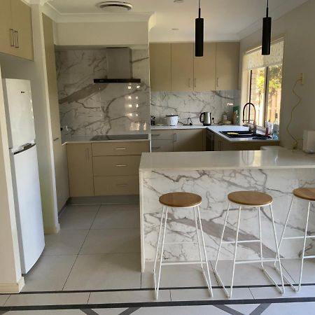 Shared House With Other Guests Near Shopping Center And Theme Parks Apartment Гоулд Коуст Екстериор снимка