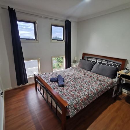 Shared House With Other Guests Near Shopping Center And Theme Parks Apartment Гоулд Коуст Екстериор снимка