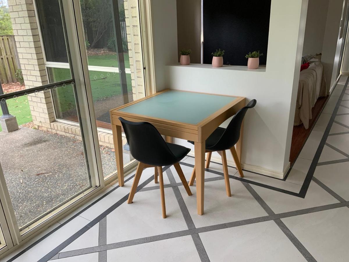 Shared House With Other Guests Near Shopping Center And Theme Parks Apartment Гоулд Коуст Екстериор снимка